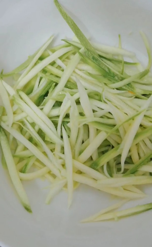 小番茄生瓜撈的做法-酸甜味拌菜譜-易網(wǎng)<a href=http://www.jsjjzhkt.cn/ target=_blank class=infotextkey>健康養(yǎng)生</a>網(wǎng) 小番茄生瓜撈的做法-酸甜味拌菜譜