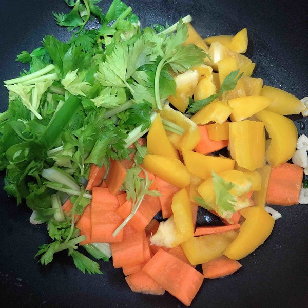 醬爆筆管魷魚(10分鐘快手菜)的做法-醬香味炒菜譜-易網健康養生網 醬爆筆管魷魚(10分鐘快手菜)的做法-醬香味炒菜譜