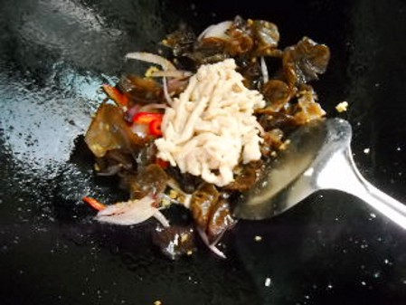 洋蔥雞絲西蘭花的做法-家常味炒菜譜-易網(wǎng)健康養(yǎng)生網(wǎng) 洋蔥雞絲西蘭花的做法-家常味炒菜譜