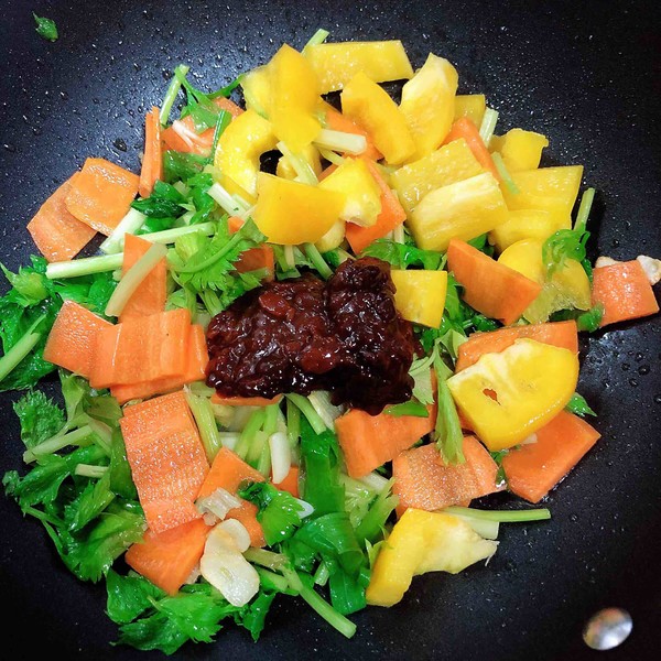 醬爆筆管魷魚(10分鐘快手菜)的做法-醬香味炒菜譜-易網健康養生網 醬爆筆管魷魚(10分鐘快手菜)的做法-醬香味炒菜譜