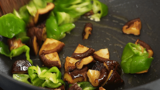 雞腿燴鮮菇【孔老師教做菜】的做法-家常味炒菜譜-易網健康養生網 雞腿燴鮮菇【孔老師教做菜】的做法-家常味炒菜譜