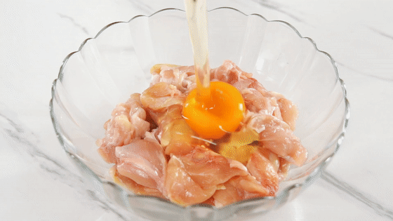 雞腿燴鮮菇【孔老師教做菜】的做法-家常味炒菜譜-易網健康養生網 雞腿燴鮮菇【孔老師教做菜】的做法-家常味炒菜譜