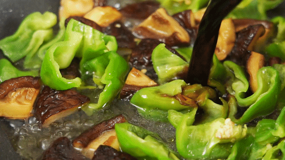 雞腿燴鮮菇【孔老師教做菜】的做法-家常味炒菜譜-易網健康養生網 雞腿燴鮮菇【孔老師教做菜】的做法-家常味炒菜譜