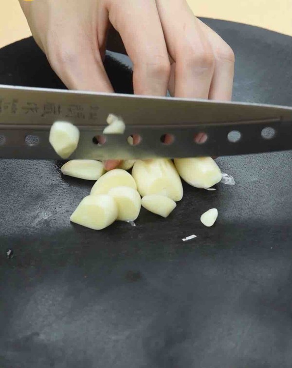 蒜蓉烤白菇的做法-香辣味烤菜譜-易網健康養生網 蒜蓉烤白菇的做法-香辣味烤菜譜