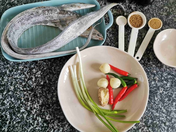 香辣帶魚的做法-香辣味烤菜譜-易網<a href=http://www.jsjjzhkt.cn/ target=_blank class=infotextkey>健康養生</a>網 香辣帶魚的做法-香辣味烤菜譜