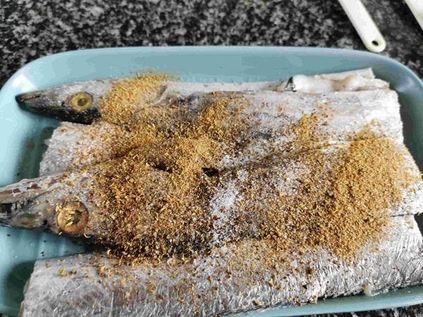 香辣帶魚的做法-香辣味烤菜譜-易網健康養生網 香辣帶魚的做法-香辣味烤菜譜