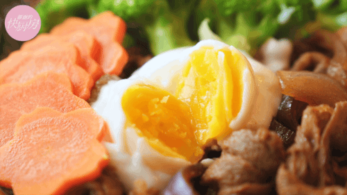 溫泉蛋牛肉飯的做法-家常味炒菜譜-易網健康養生網 溫泉蛋牛肉飯的做法-家常味炒菜譜