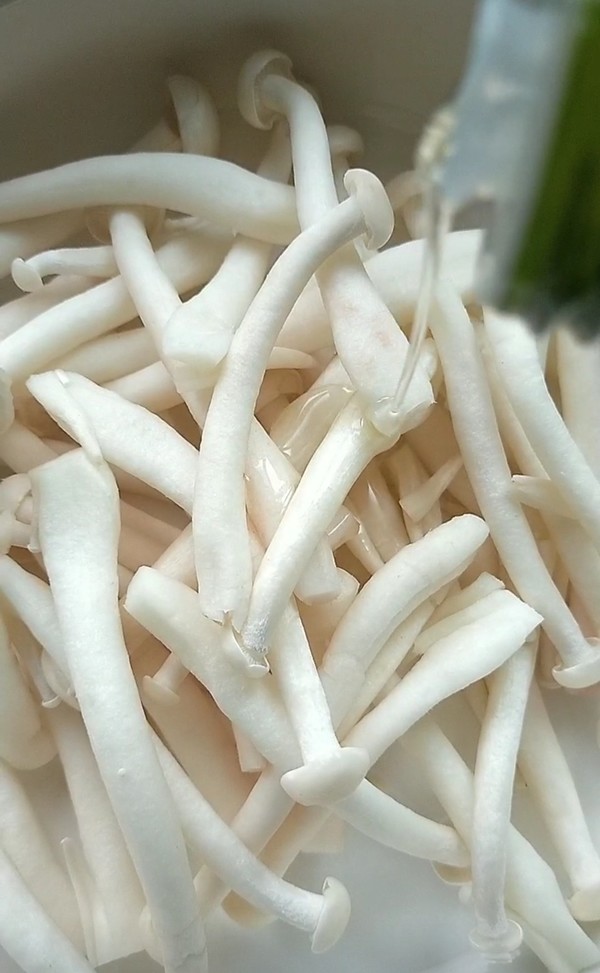 《白玉菇蒸牛肉》的做法-家常味蒸菜譜-易網健康養生網 《白玉菇蒸牛肉》的做法-家常味蒸菜譜