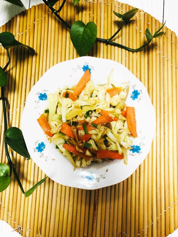 清炒花菜的做法-家常味炒菜譜-易網健康養生網 清炒花菜的做法-家常味炒菜譜