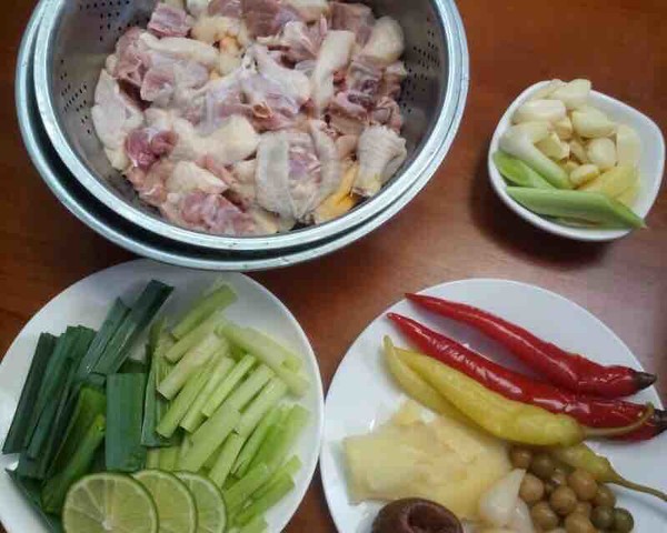 地道酸辣檸檬鴨的做法-酸辣味炒菜譜-易網<a href=http://www.jsjjzhkt.cn/ target=_blank class=infotextkey>健康養生</a>網 地道酸辣檸檬鴨的做法-酸辣味炒菜譜