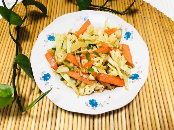 清炒花菜的做法-家常味炒菜譜-易網健康養生網 清炒花菜的做法-家常味炒菜譜