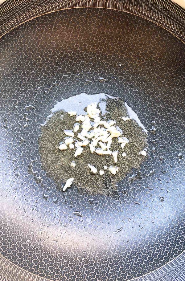 青椒炒杏鮑菇的做法-咸鮮味炒菜譜-易網(wǎng)健康養(yǎng)生網(wǎng) 青椒炒杏鮑菇的做法-咸鮮味炒菜譜