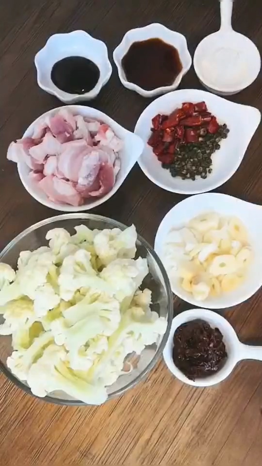 家常版干鍋有機菜花的做法-香辣味炒菜譜-易網<a href=http://www.jsjjzhkt.cn/ target=_blank class=infotextkey>健康養生</a>網 家常版干鍋有機菜花的做法-香辣味炒菜譜