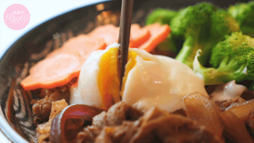 溫泉蛋牛肉飯的做法-家常味炒菜譜-易網健康養生網 溫泉蛋牛肉飯的做法-家常味炒菜譜