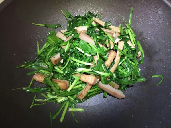 韭菜炒雞蛋干的做法-家常味炒菜譜-易網(wǎng)健康養(yǎng)生網(wǎng) 韭菜炒雞蛋干的做法-家常味炒菜譜