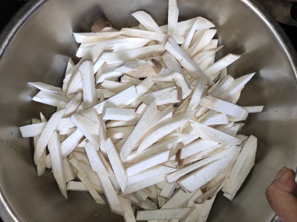 麻辣杏鮑菇的做法-麻辣味炸菜譜-易網(wǎng)<a href=http://www.jsjjzhkt.cn/ target=_blank class=infotextkey>健康養(yǎng)生</a>網(wǎng) 麻辣杏鮑菇的做法-麻辣味炸菜譜