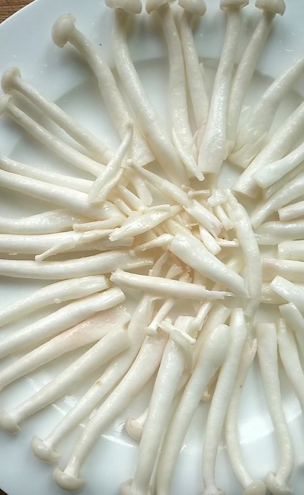 《白玉菇蒸牛肉》的做法-家常味蒸菜譜-易網健康養生網 《白玉菇蒸牛肉》的做法-家常味蒸菜譜