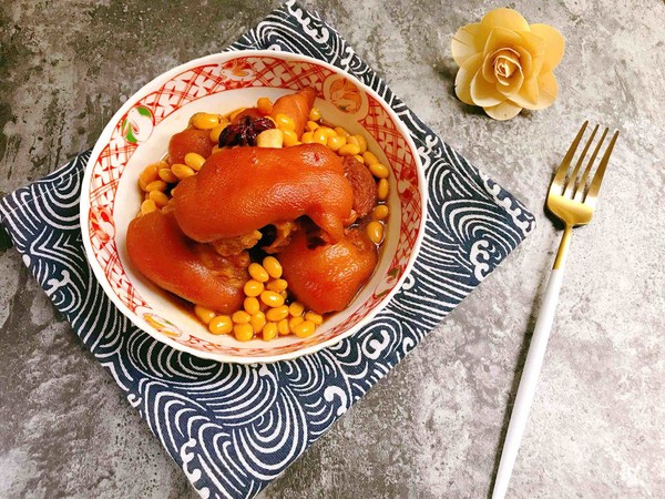 黃豆悶豬蹄的做法-家常味燒菜譜-易網(wǎng)健康養(yǎng)生網(wǎng) 黃豆悶豬蹄的做法-家常味燒菜譜