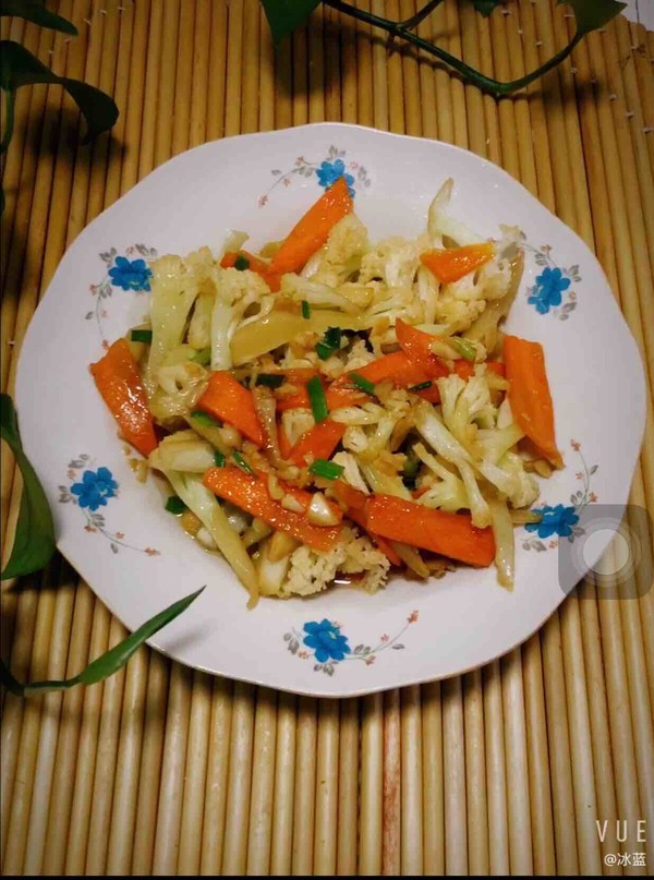 清炒花菜的做法-家常味炒菜譜-易網健康養生網 清炒花菜的做法-家常味炒菜譜