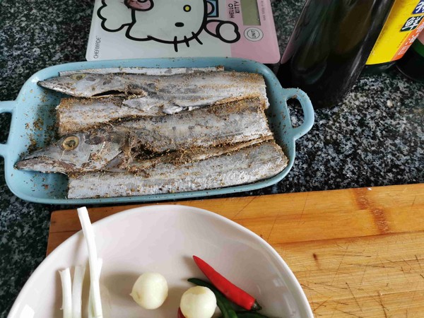 香辣帶魚的做法-香辣味烤菜譜-易網健康養生網 香辣帶魚的做法-香辣味烤菜譜