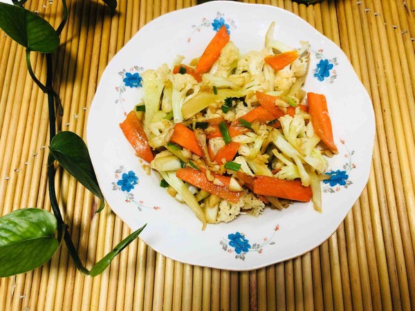 清炒花菜的做法-家常味炒菜譜-易網健康養生網 清炒花菜的做法-家常味炒菜譜