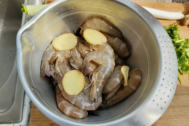 紅燒大蝦的做法-咸鮮味炒菜譜-易網(wǎng)健康養(yǎng)生網(wǎng) 紅燒大蝦的做法-咸鮮味炒菜譜