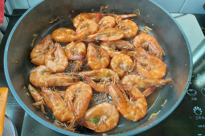 紅燒大蝦的做法-咸鮮味炒菜譜-易網(wǎng)健康養(yǎng)生網(wǎng) 紅燒大蝦的做法-咸鮮味炒菜譜