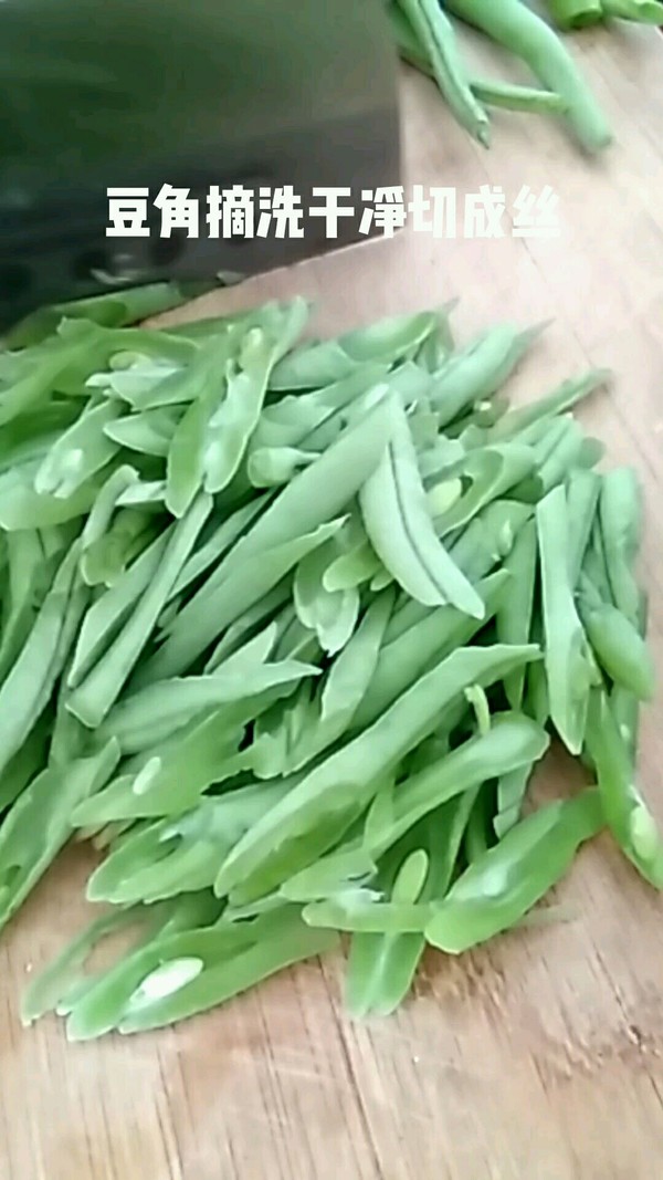 豆角炒香菇的做法-家常味炒菜譜-易網<a href=http://www.jsjjzhkt.cn/ target=_blank class=infotextkey>健康養生</a>網 豆角炒香菇的做法-家常味炒菜譜