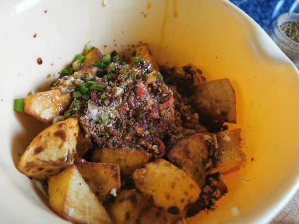 鍋巴土豆的做法-香辣味拌菜譜-易網健康養生網 鍋巴土豆的做法-香辣味拌菜譜