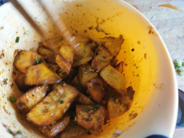 鍋巴土豆的做法-香辣味拌菜譜-易網健康養生網 鍋巴土豆的做法-香辣味拌菜譜