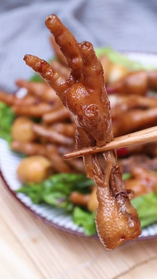 鵪鶉蛋雞爪的做法-咸鮮味燉菜譜