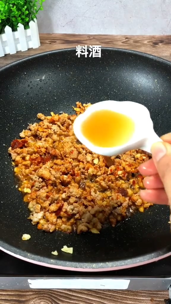 肉末蒜薹的做法-咸鮮味炒菜譜-易網健康養生網 肉末蒜薹的做法-咸鮮味炒菜譜