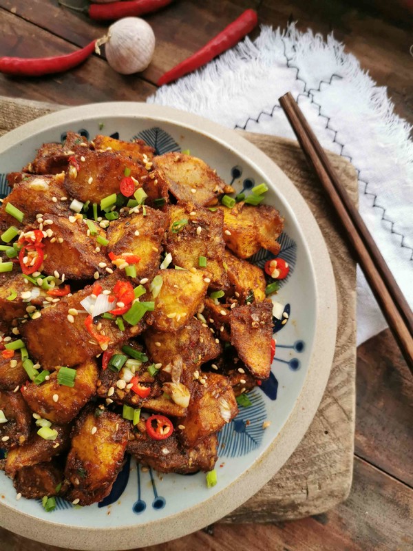 鍋巴土豆的做法-香辣味拌菜譜-易網健康養生網 鍋巴土豆的做法-香辣味拌菜譜