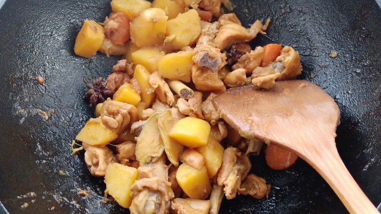 雞腿燉土豆的做法-醬香味燉菜譜-易網(wǎng)健康養(yǎng)生網(wǎng) 雞腿燉土豆的做法-醬香味燉菜譜