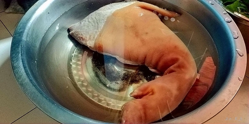 鹵香蹄膀的做法-醬香味鹵菜譜-易網(wǎng)<a href=http://www.jsjjzhkt.cn/ target=_blank class=infotextkey>健康養(yǎng)生</a>網(wǎng) 鹵香蹄膀的做法-醬香味鹵菜譜