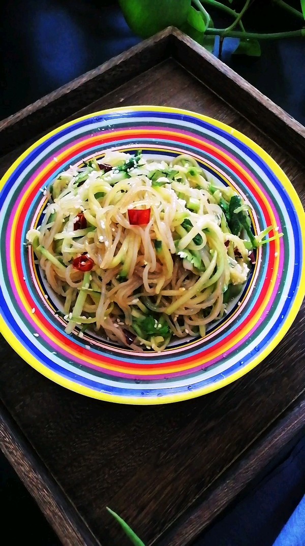 魔芋絲拌黃瓜的做法-香辣味拌菜譜-易網健康養生網 魔芋絲拌黃瓜的做法-香辣味拌菜譜