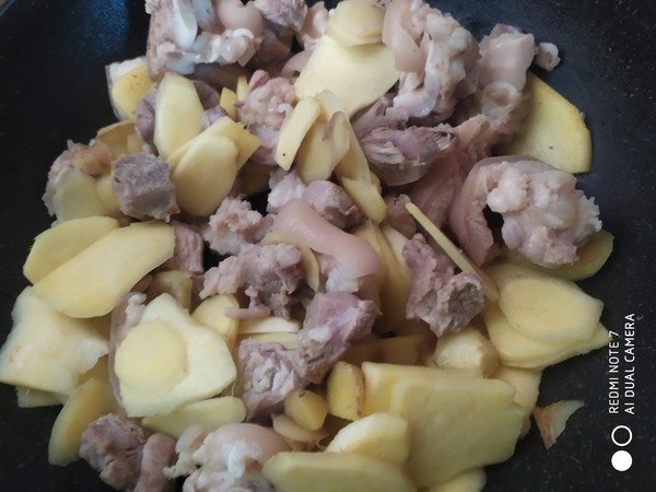 豬腳姜醋的做法-酸甜味燉菜譜-易網健康養生網 豬腳姜醋的做法-酸甜味燉菜譜