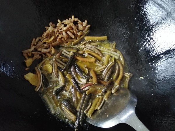 洋蔥炒鱔絲的做法-家常味炒菜譜-易網(wǎng)健康養(yǎng)生網(wǎng) 洋蔥炒鱔絲的做法-家常味炒菜譜