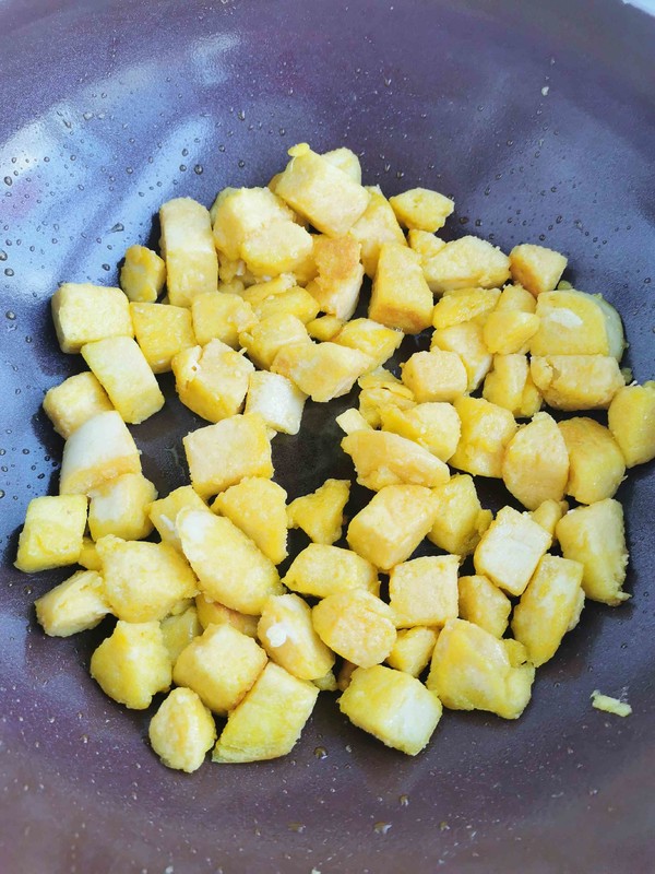 黃金饅頭丁的做法-家常味炒菜譜-易網(wǎng)健康養(yǎng)生網(wǎng) 黃金饅頭丁的做法-家常味炒菜譜