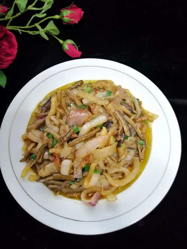 洋蔥炒鱔絲的做法-家常味炒菜譜-易網(wǎng)健康養(yǎng)生網(wǎng) 洋蔥炒鱔絲的做法-家常味炒菜譜