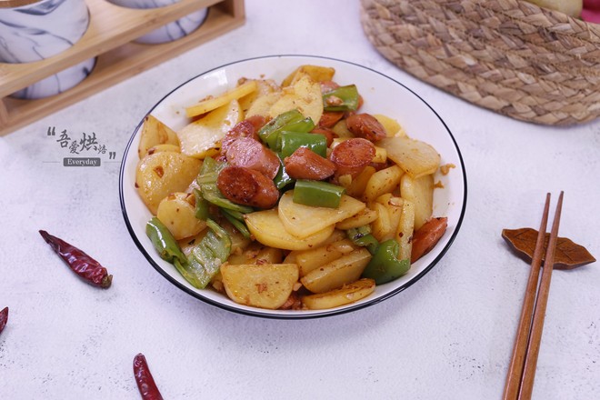 家常炒土豆片的做法-香辣味炒菜譜-易網健康養生網 家常炒土豆片的做法-香辣味炒菜譜