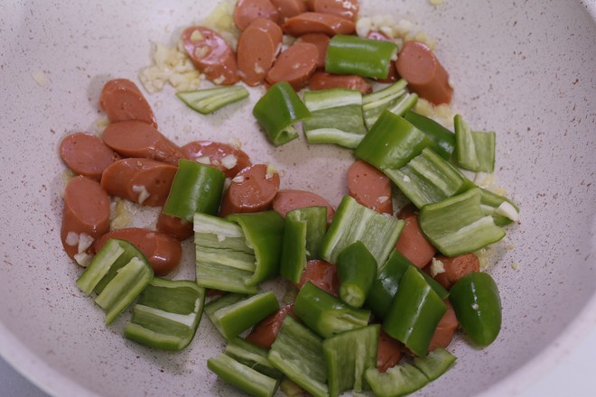 家常炒土豆片的做法-香辣味炒菜譜-易網健康養生網 家常炒土豆片的做法-香辣味炒菜譜