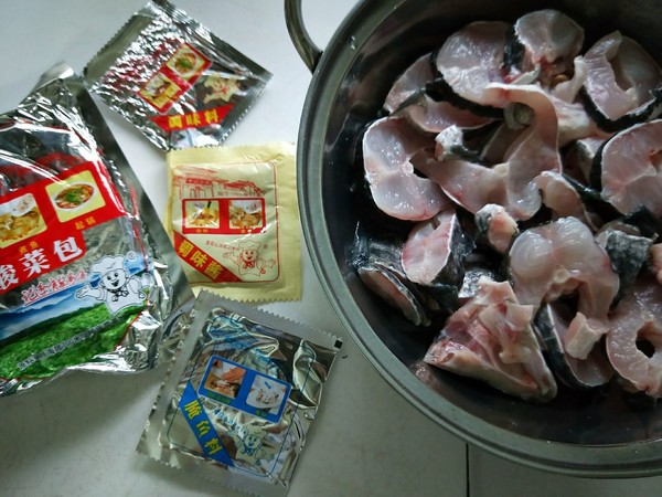 酸菜魚(懶人版)的做法-咸鮮味煮菜譜-易網(wǎng)<a href=http://www.jsjjzhkt.cn/ target=_blank class=infotextkey>健康養(yǎng)生</a>網(wǎng) 酸菜魚(懶人版)的做法-咸鮮味煮菜譜