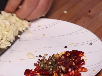 毛血旺的做法-家常味煮菜譜-易網健康養生網 毛血旺的做法-家常味煮菜譜