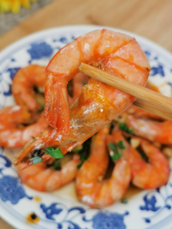 紅燒大蝦的做法-咸鮮味燒菜譜-易網健康養生網 紅燒大蝦的做法-咸鮮味燒菜譜