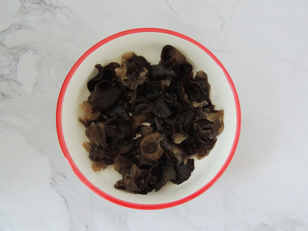 木耳蒸排骨的做法-家常味蒸菜譜