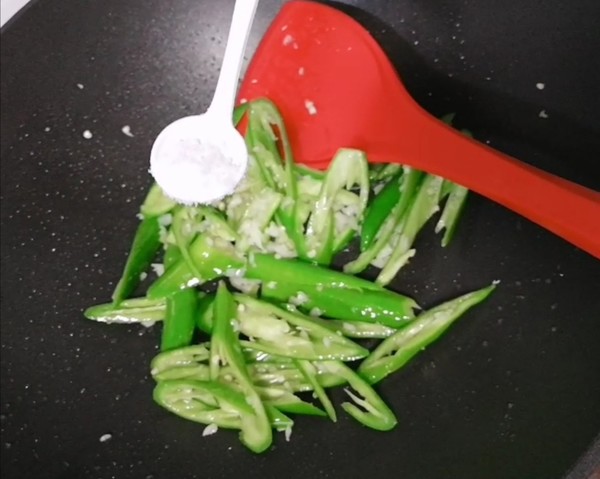 青辣椒炒雞腎的做法-家常味炒菜譜-易網健康養生網 青辣椒炒雞腎的做法-家常味炒菜譜