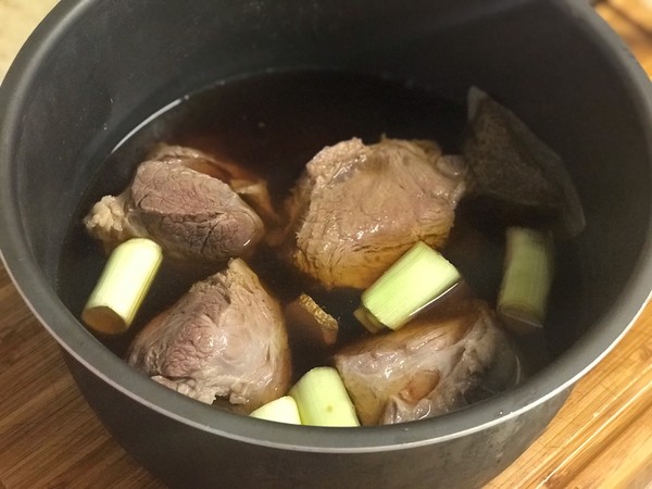 家庭版醬牛肉的做法-家常味燉菜譜-易網(wǎng)健康養(yǎng)生網(wǎng) 家庭版醬牛肉的做法-家常味燉菜譜