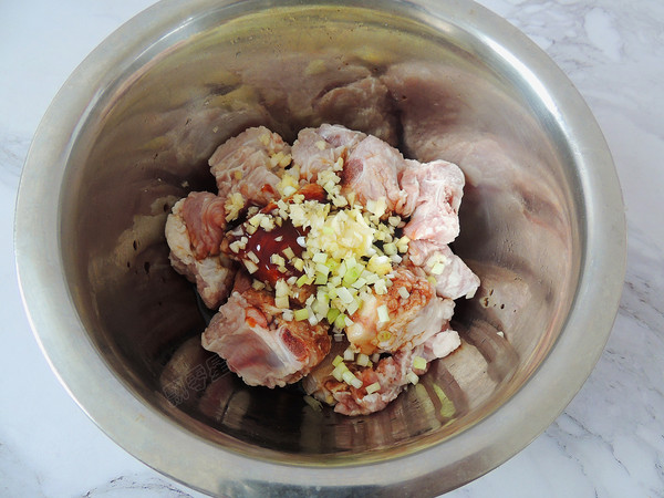 木耳蒸排骨的做法-家常味蒸菜譜