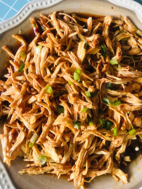 涼拌雞絲的做法-香辣味拌菜譜-易網(wǎng)健康養(yǎng)生網(wǎng) 涼拌雞絲的做法-香辣味拌菜譜